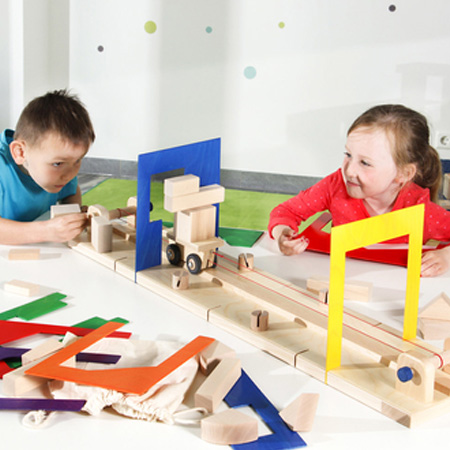 Material Didactico tienda Kasper Passt das? / Juego ¿Cabe?